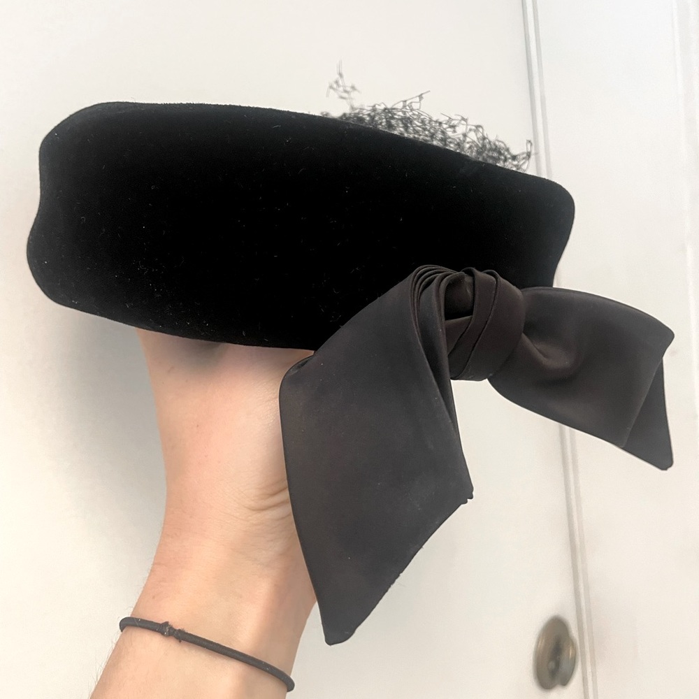 Vintage 50’s-60’s Ladies Beret Hat with Black Bow and Fishnet